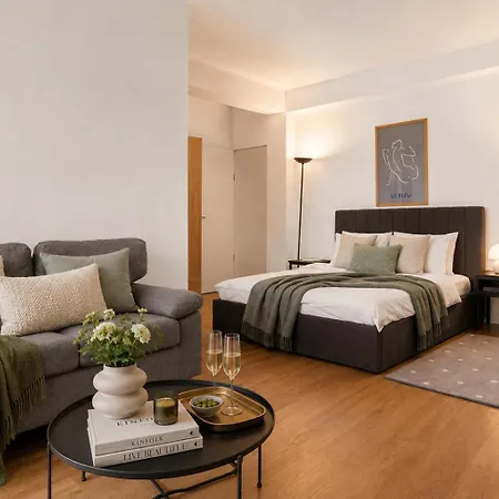 Appartamento 2-bedroom With Private Garden & Bbq Bucarest
