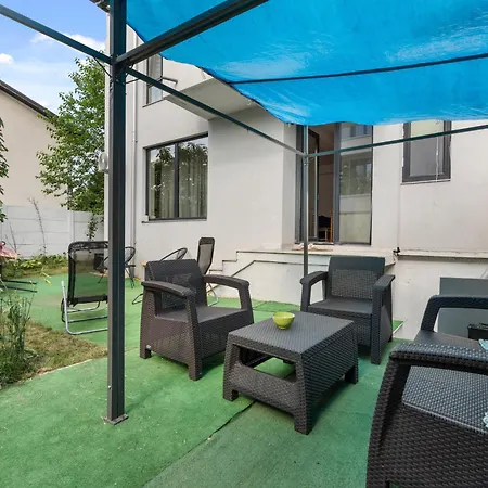 2-bedroom With Private Garden & Bbq Appartamento Bucarest