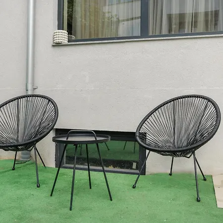 Appartamento 2-bedroom With Private Garden & Bbq Bucarest