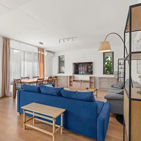 Appartamento 2-bedroom With Private Garden & Bbq Bucarest