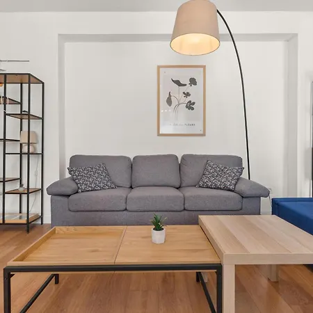 2-bedroom With Private Garden & Bbq Bucarest