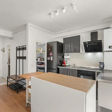 Appartamento 2-bedroom With Private Garden & Bbq