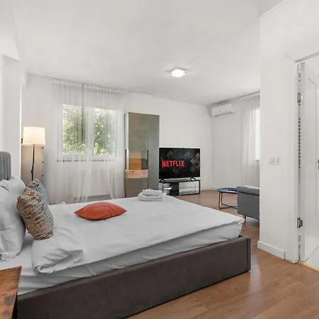 2-bedroom With Private Garden & Bbq * Bucarest