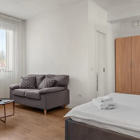 2-bedroom With Private Garden & Bbq Bucarest